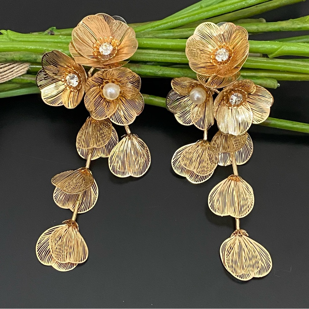Unique Gold-tone Lightweight Cascading 3D Flower Statement Dangle Earrings 22g